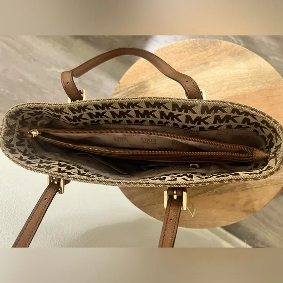 Michael Kors Jet Set MD PKT MF Tote - NWT - Picture 8 of 11